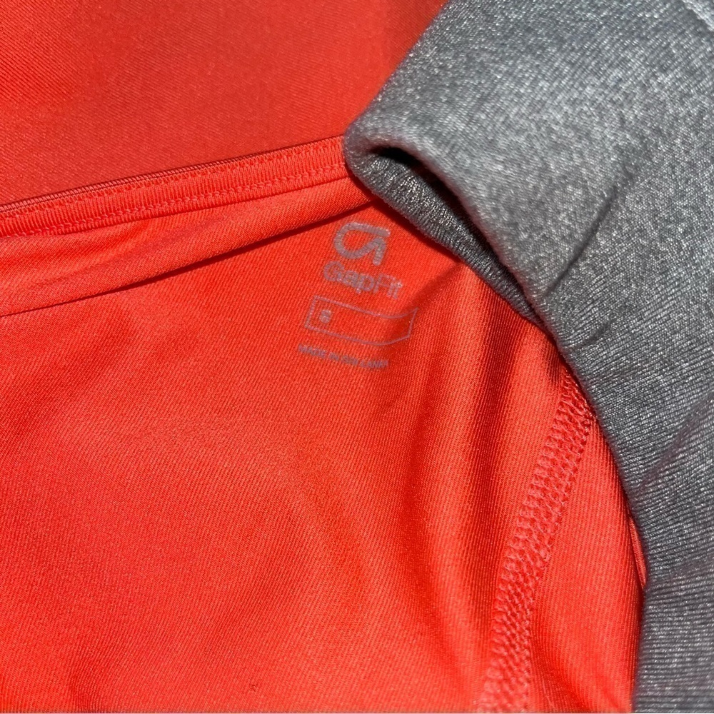 Gapfit Tank Top
With Built In Sports
Bra - Picture 8 of 8